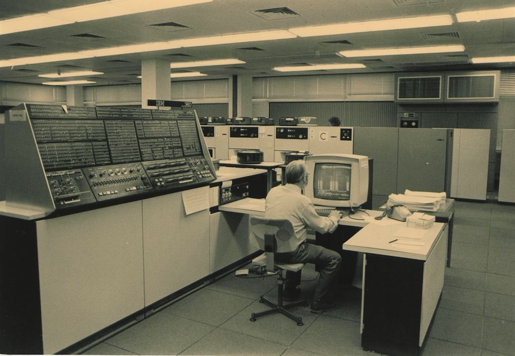 The Met Office's IBM 360/195 CONSOLE 1971-1982